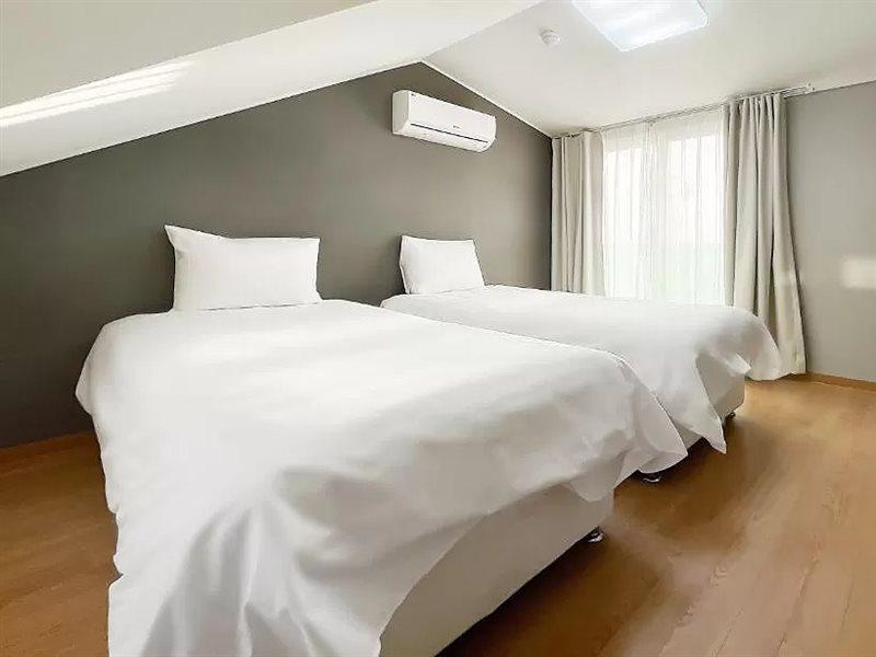 Pampas Hotel Чеджудо Экстерьер фото