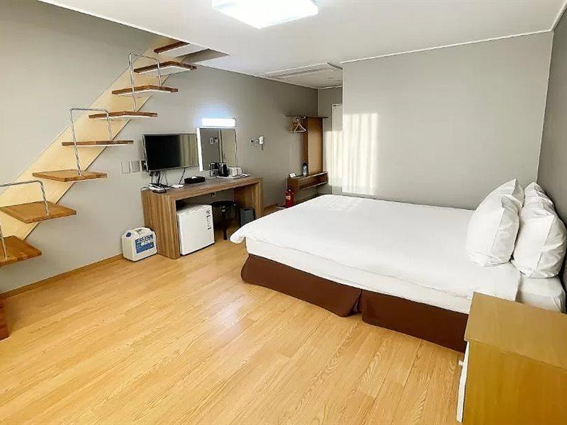 Pampas Hotel Чеджудо Экстерьер фото