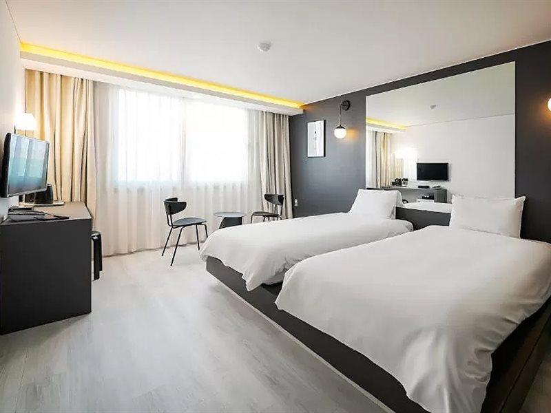 Pampas Hotel Чеджудо Экстерьер фото