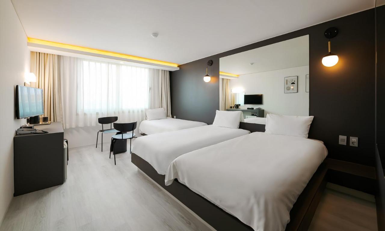 Pampas Hotel Чеджудо Экстерьер фото